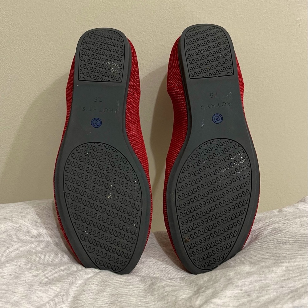 Womens Red Rothy’s Flats - Picture 3 of 4